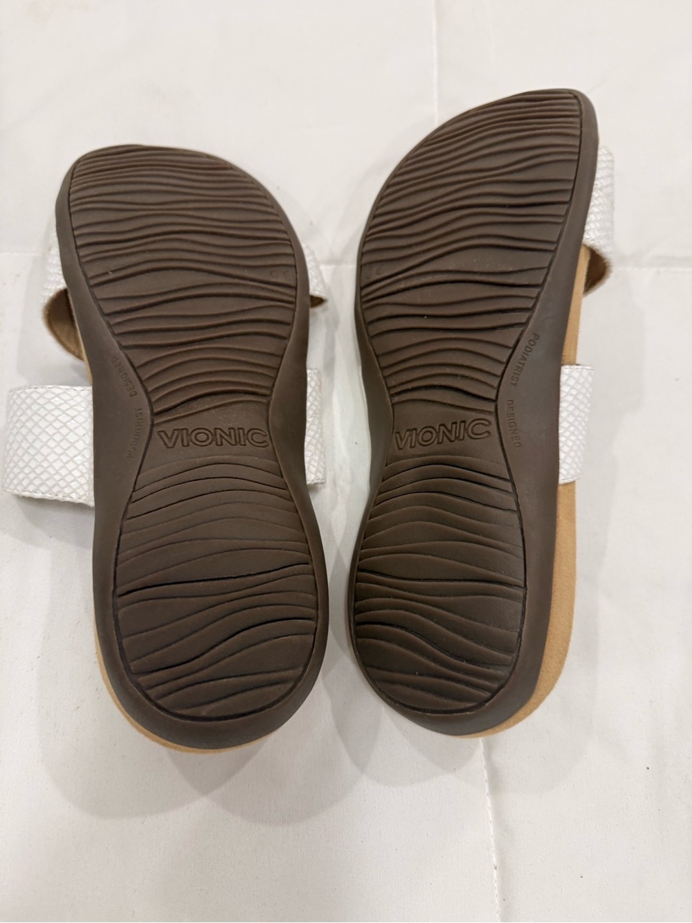 Vionic Skylar White Snakeskin Orthotic Sandals - NWOT - Size 9 - Picture 3 of 5